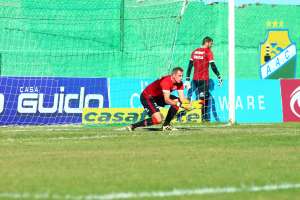Série B: Em bom momento, goleiro tenta ajudar CRB a sair da zona de rebaixamento