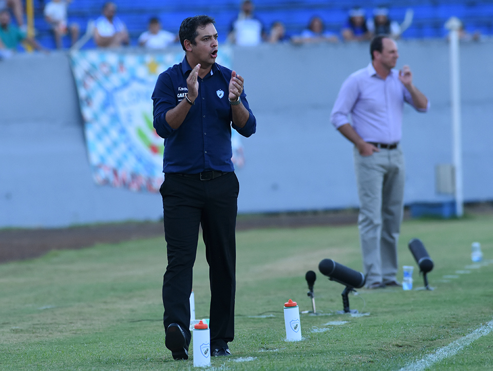 Série B: Após vitória do Londrina sobre Coritiba, treinador crava: “vai evoluir muito”