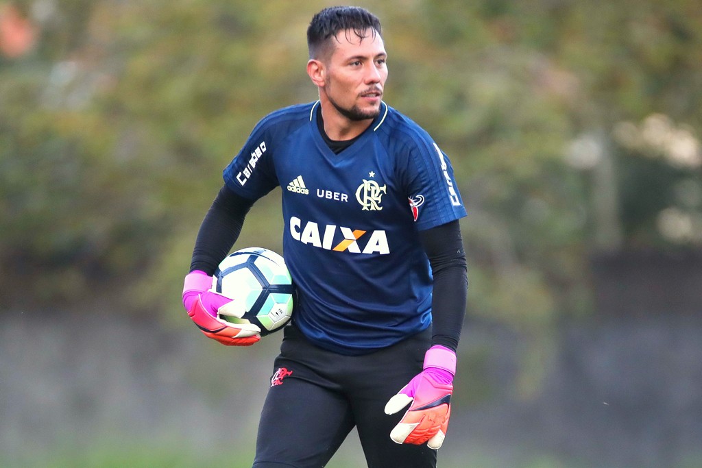 Diego Alves diz que Flamengo mira manutenção da liderança até a Copa do Mundo