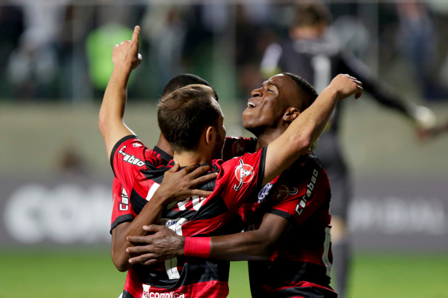 BRASILEIRÃO: Flamengo tenta disparar na ponta e Corinthians a 1ª vitória com Loss