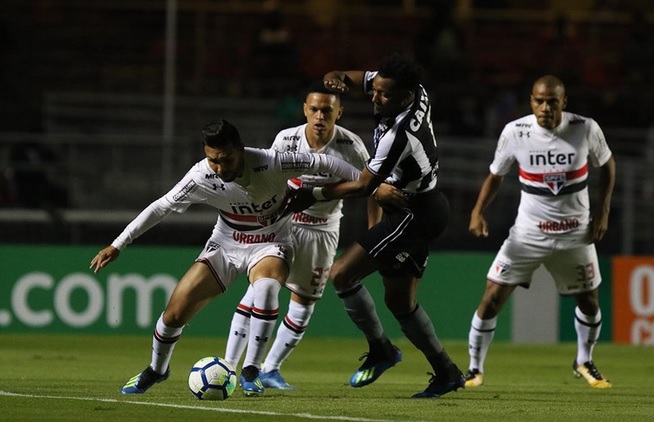 BRASILEIRÃO: Em dia cheio de gols, São Paulo dorme líder e Palmeiras tropeça