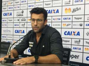 Valentim reclama de pênalti marcado contra o Botafogo no Morumbi: 'Erro pesado'