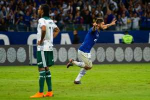 Exaltado por Mano, Rafael Sóbis festeja gol decisivo em 100º jogo pelo Cruzeiro
