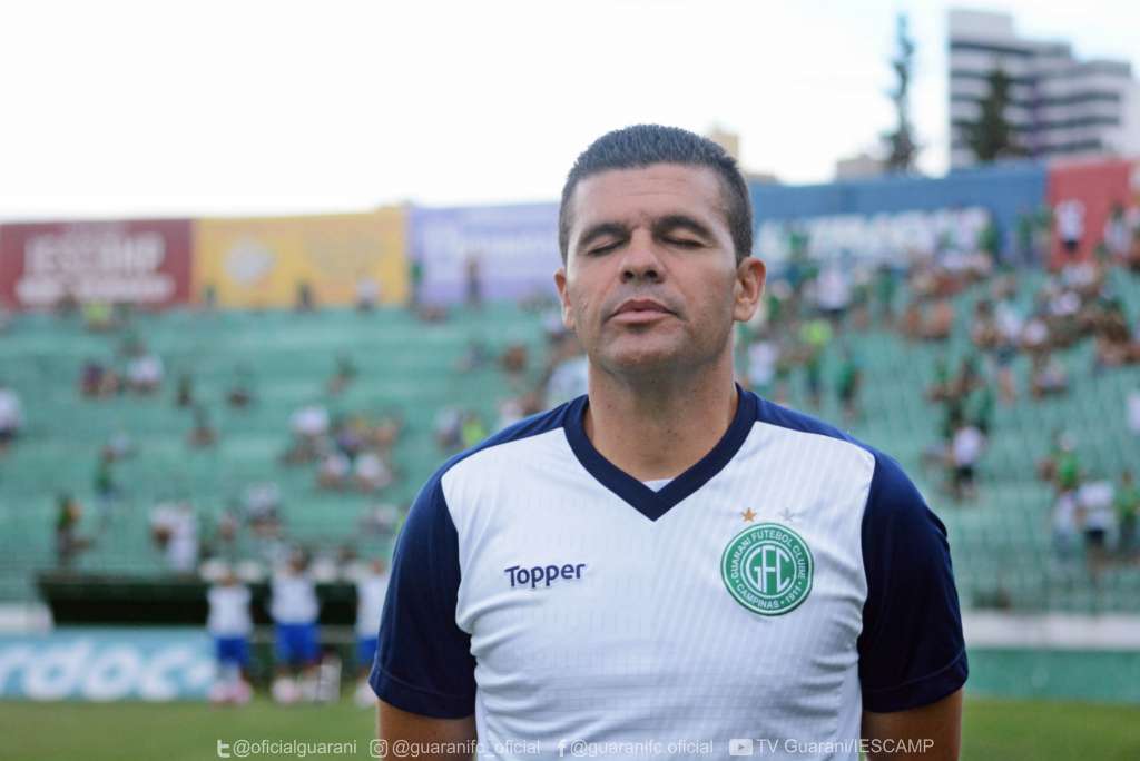 O técnico Umberto Louzer ainda não conseguiu repetir a escalação do Guarani (Foto: Letícia Martins/Guarani Press)