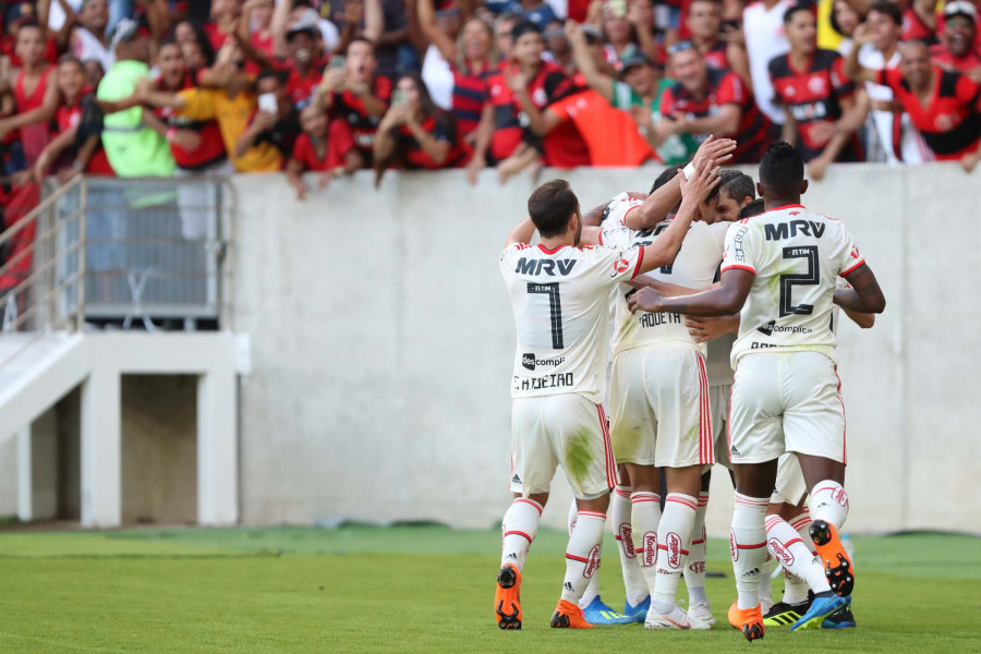 Flamengo vence Bahia e reassume a liderança do Brasileirão 2018