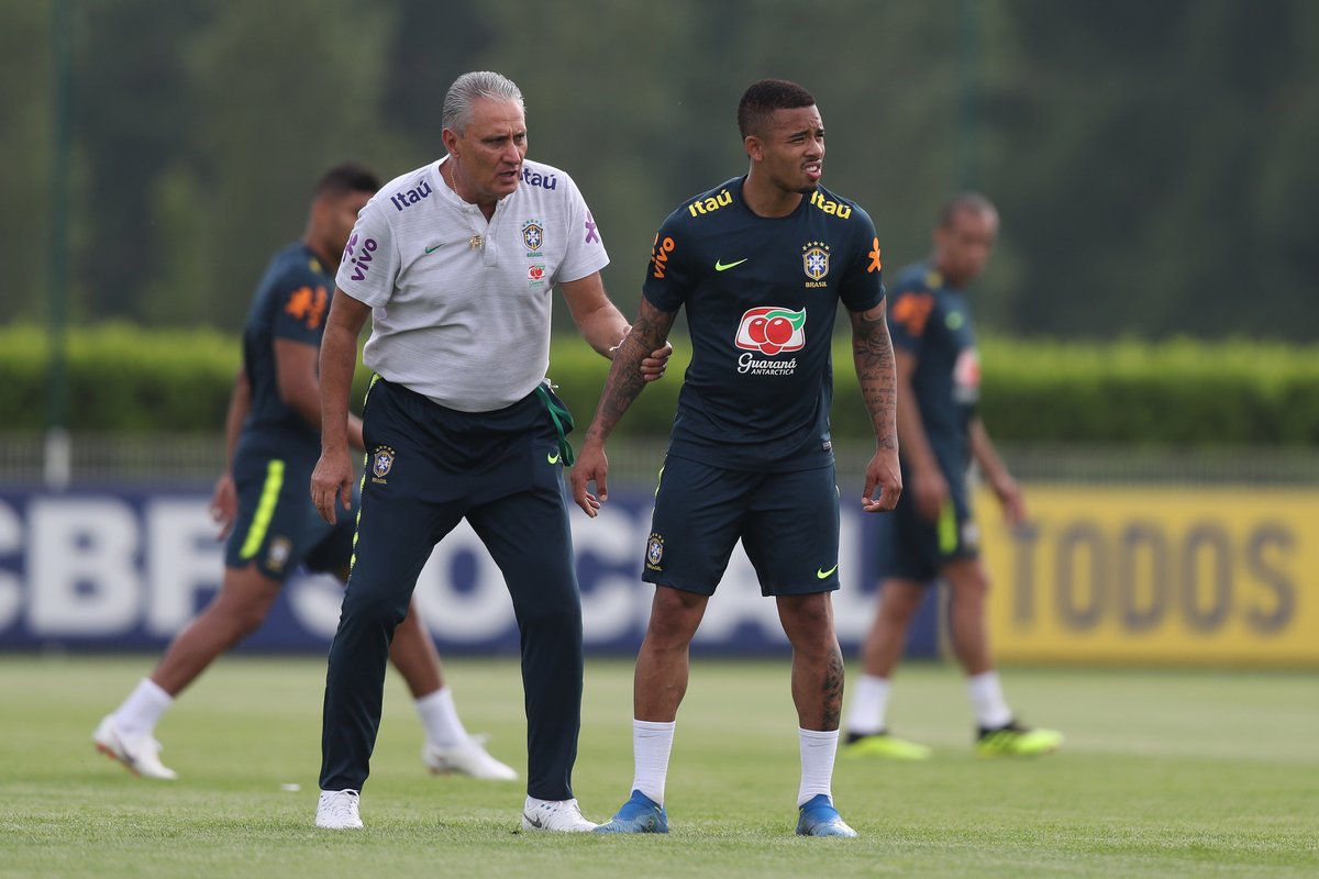 Jogadores da seleção de Tite passaram quase 70% de suas carreiras na Europa