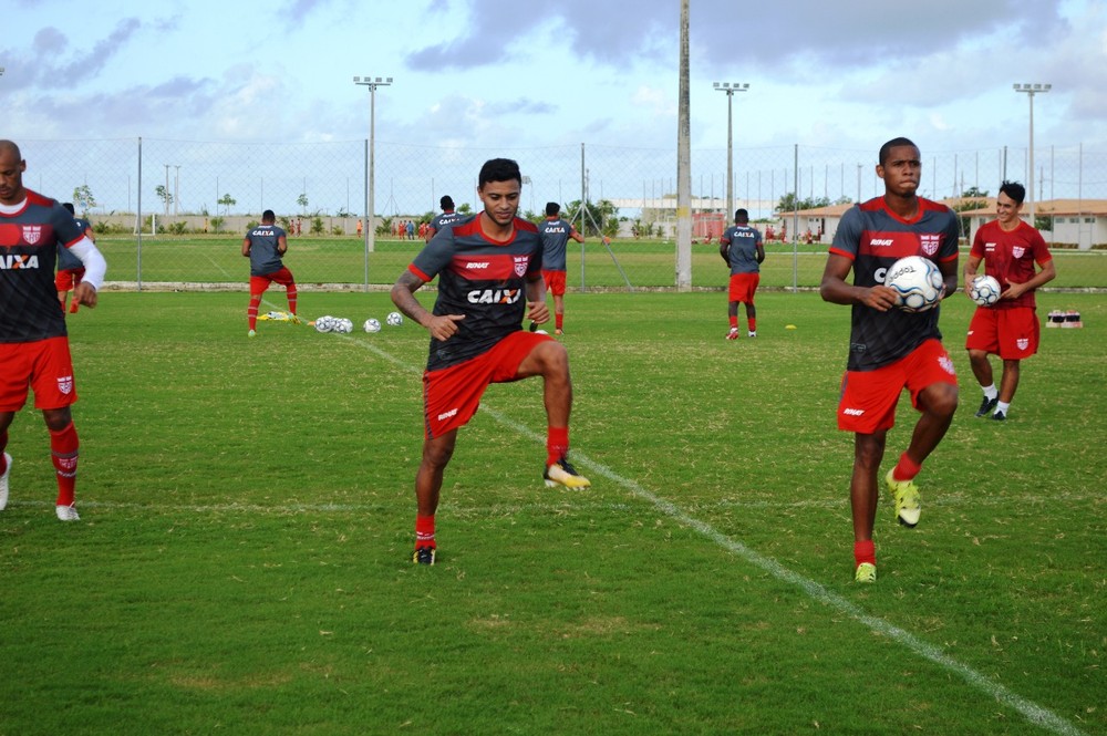 Série B: CRB terá estreia de Cleiton Xavier e várias mudanças contra Brasil-RS