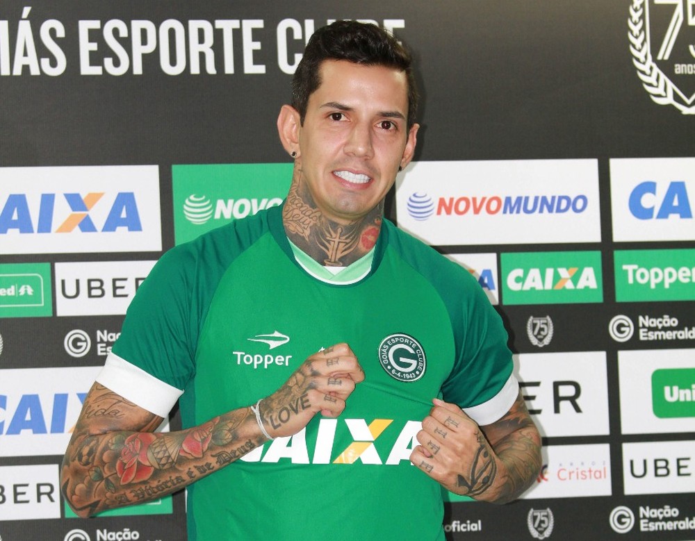 Série B: Ex-zagueiro do Palmeiras, Victor Ramos é apresentado no Goiás: “Vamos sair dessa”