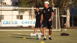 João Brigatti se vê respaldado como interino e faz mistério em cima do time da Ponte