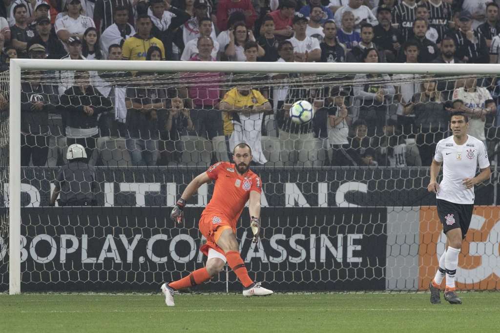 O goleiro Walter espera uma grande partida entre Corinthians e Flamengo neste final de semana