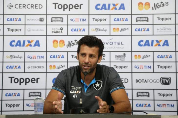 Antes de clássico, Valentim culpa arbitragem por campanha irregular do Botafogo