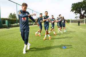 Copa do Mundo: Seleção chega a Liverpool para amistoso após viagem tranquila de trem