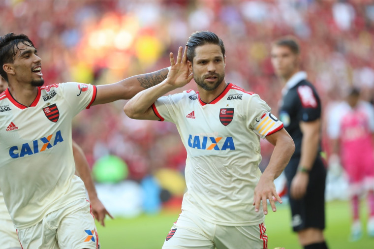 Diego comemora boa fase do Flamengo e prevê “bom jogo” contra o Corinthians