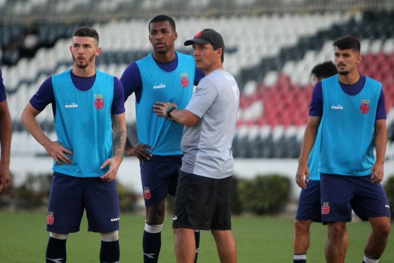 Zé Ricardo confirma troca de Evander com Atlético-MG e elogia recém-chegados