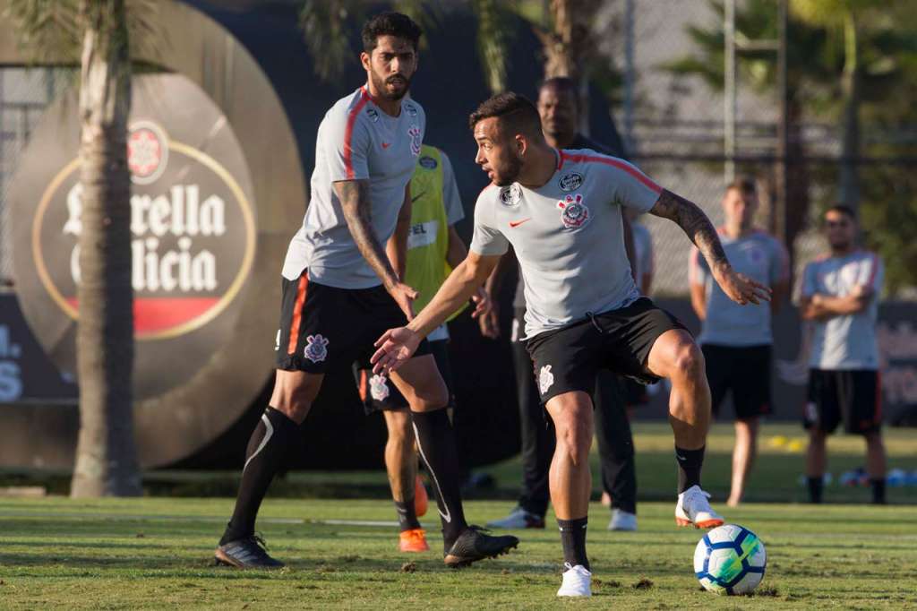 Com Maycon no lugar de Paulo Roberto, Corinthians treina de olho no Flamengo