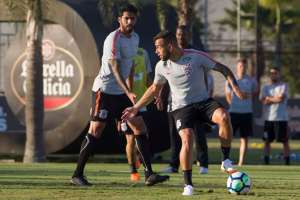 Com Emerson Sheik e sem Kazim, Corinthians treina de olho no Flamengo