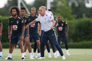 Tite confirma que Neymar jogará o segundo tempo do amistoso com a Croácia