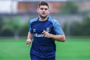 Kannemann fica fora de treino e vira dúvida no Grêmio para domingo