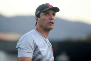Zé Ricardo pede demissão do comando do Vasco após derrota para o Botafogo