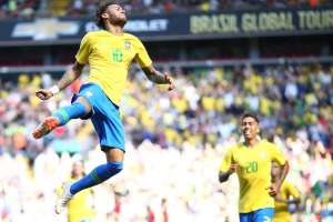 Brasil 2 x 0 Croácia - Neymar decide e começa preparação com vitória