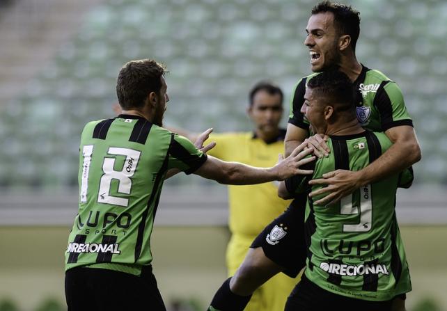 Serginho marcou os dois gols do América, melhor mandante do Brasileiro. Foto: Mourão Panda - América.
