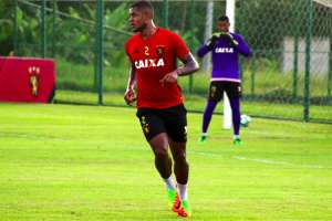Anselmo recusa proposta de R$ 17 milhões do futebol árabe e segue no Sport