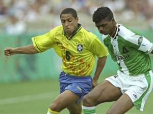 Na Rússia para Copa do Mundo, ex-atacante Kanu tem R$ 41 mil roubados