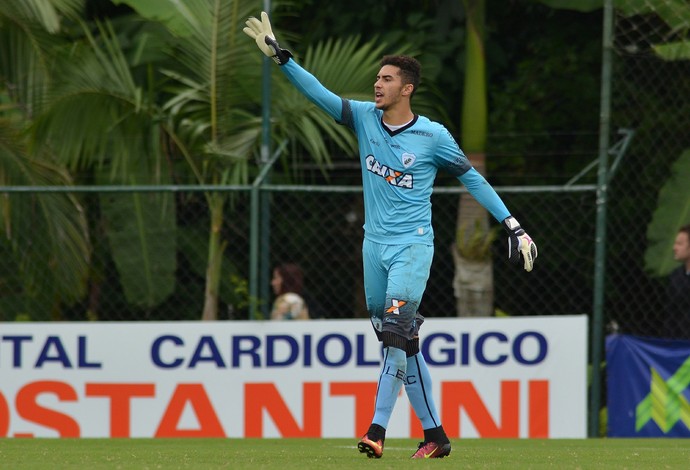 Série B: Londrina acerta empréstimo de César para o Estoril-POR