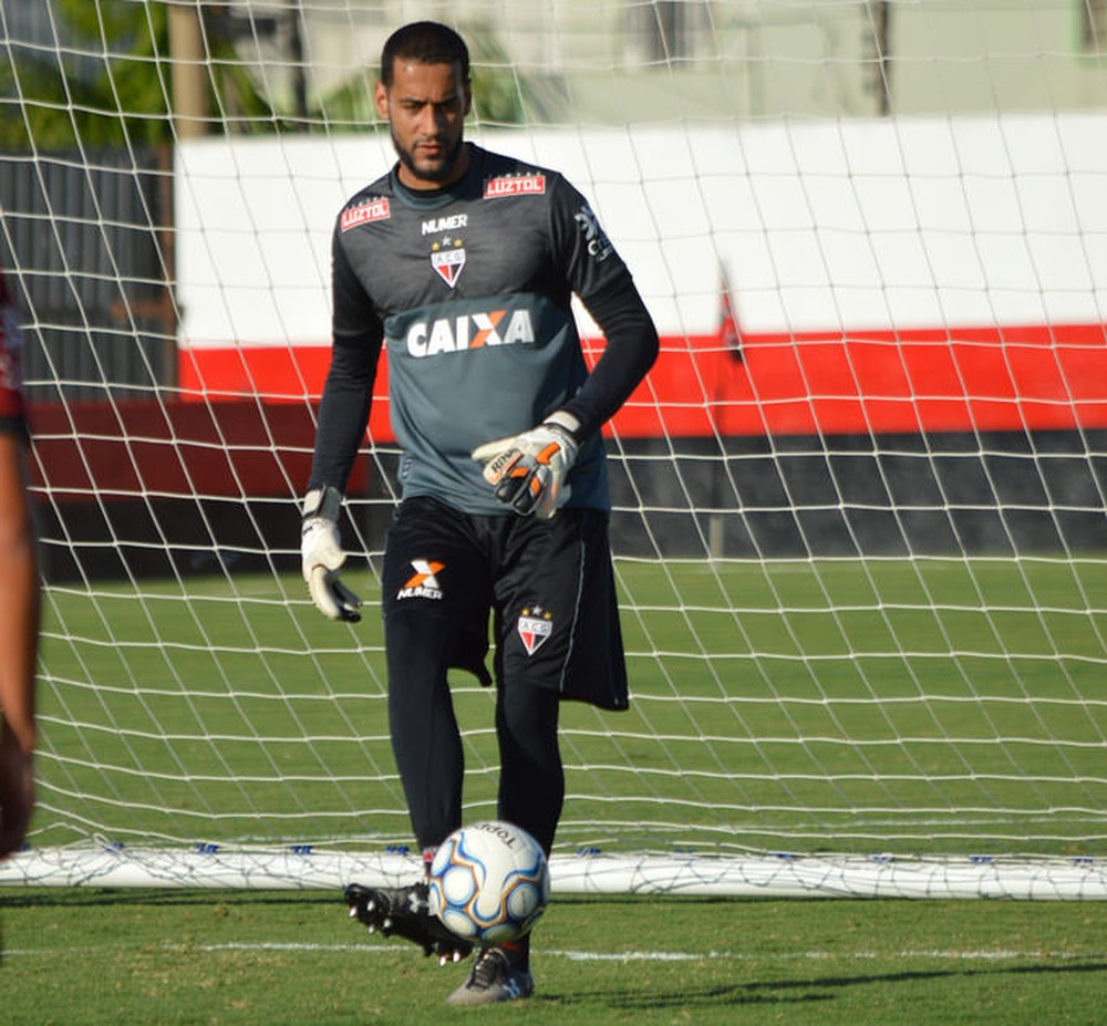 Série B: Goleiro Léo deve estrear com a camisa do Atlético-GO
