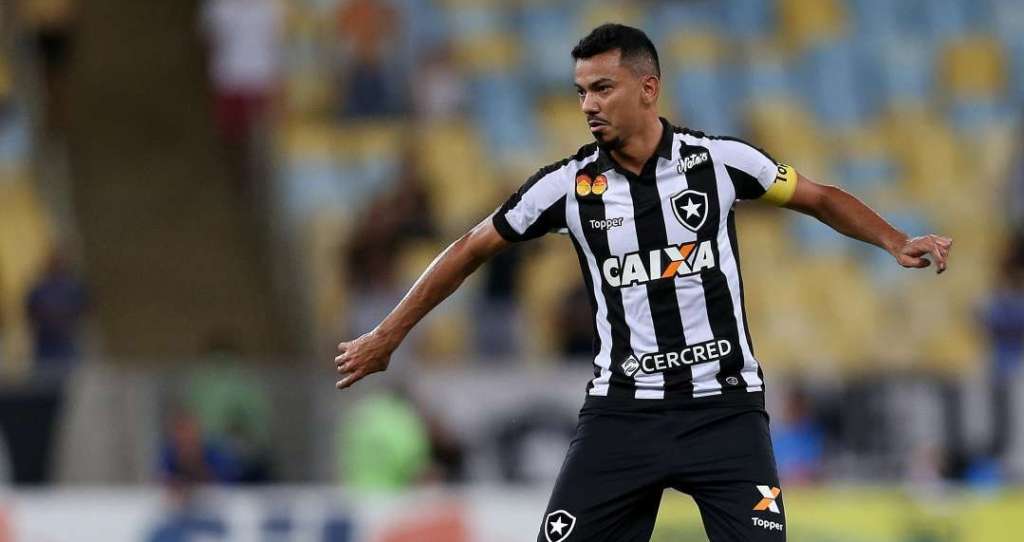 Lindoso pede 'pés no chão' ao Botafogo e cita derrota para lanterna em 2017