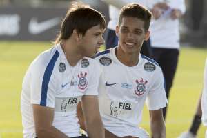 Romero e Jadson são dúvidas do Corinthians para clássico contra o Santos
