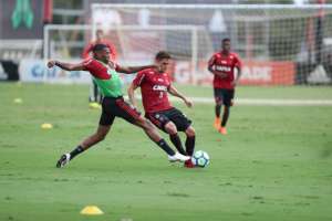 Após vitória sobre o Corinthians, Flamengo se reapresenta com jovens em campo