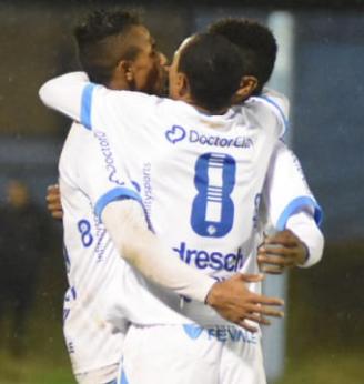 Novo Hamburgo comemora gol em cima do Zequinha