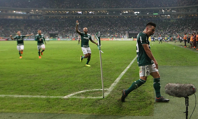 Willian foi o destaque do Palmeiras contra São Paulo