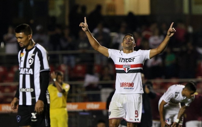 São Paulo encara o Inter e Aguirre revê o seu primeiro time brasileiro