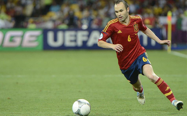 Iniesta volta atrás e cogita defender seleção espanhola depois da Copa