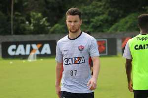 Novo diretor do Vitória anuncia dispensa de lateral-esquerdo e meia