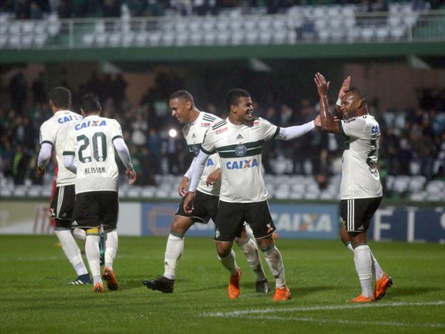 Coritiba derrota o CRB no Couto Pereira - Reprodução/Coritiba