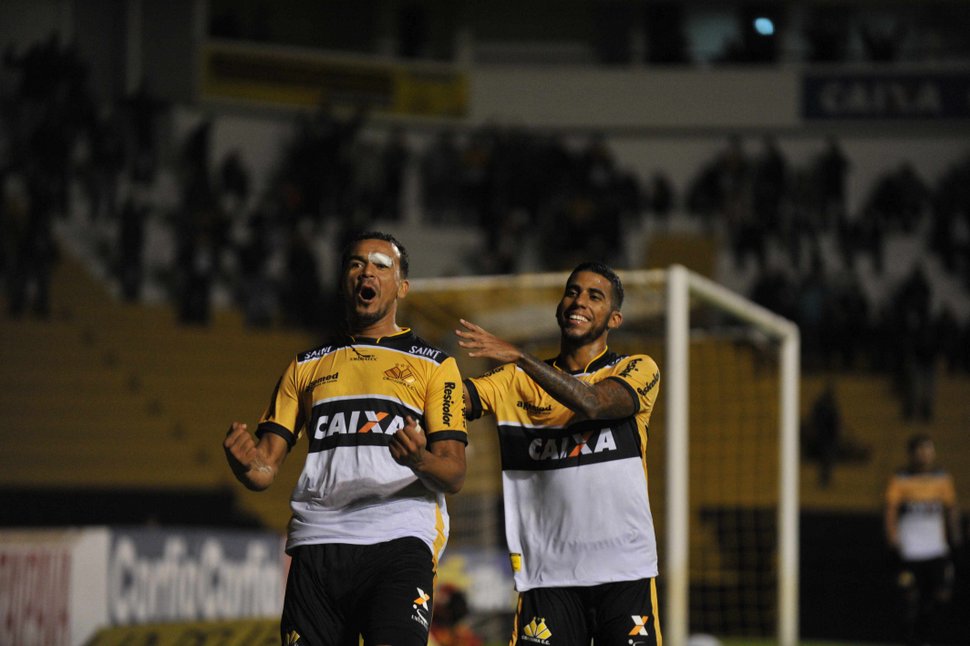 Zé Carlos fez dois gols na vitória carvoeira. (Foto: Caio Marcelo/www.criciuma.com.br)