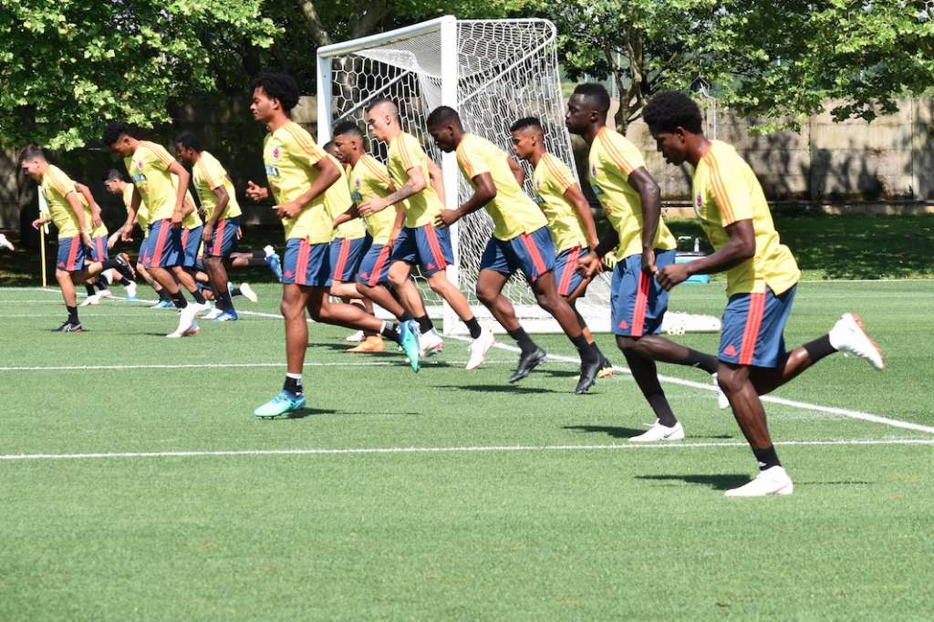 Recuperados, Zapata e Aguilar voltam a treinar com elenco da Colômbia