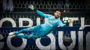 No 200º jogo de Vanderlei, Santos confia na regularidade do goleiro contra crise