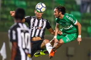 Sem técnico e Leandro Pereira, Chapecoense encara confronto direto em Salvador