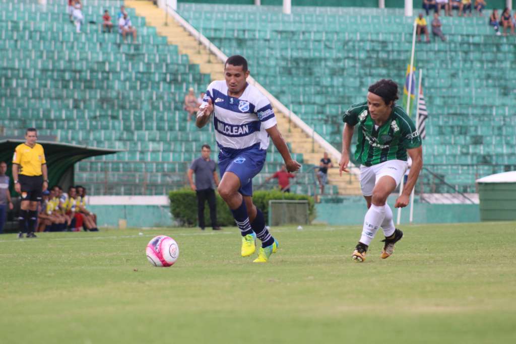 Volante Elivelton renova contrato e reforça o Taubaté na Copa Paulista (Foto: Caíque Toledo / EC Taubaté) 