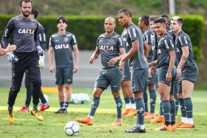 Patric volta ao Atlético-MG e trata clássico como decisão: 'Divisor de águas'