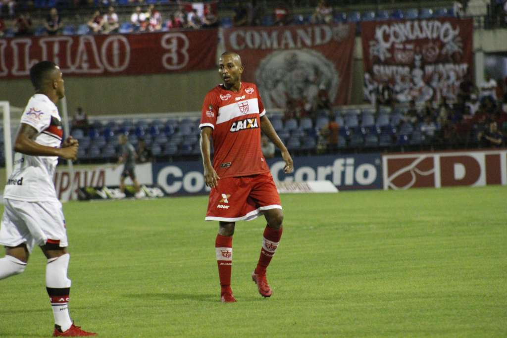 Visando clássico com o CSA, Willians Santana foca em recuperação do CRB na Série B