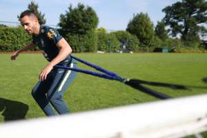 Renato Augusto treina com a seleção e afasta chance de corte da Copa do Mundo