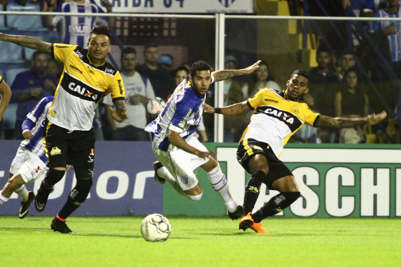 SÉRIE B: Confronto direto pelo G4 e desespero esmeraldino abrem rodada