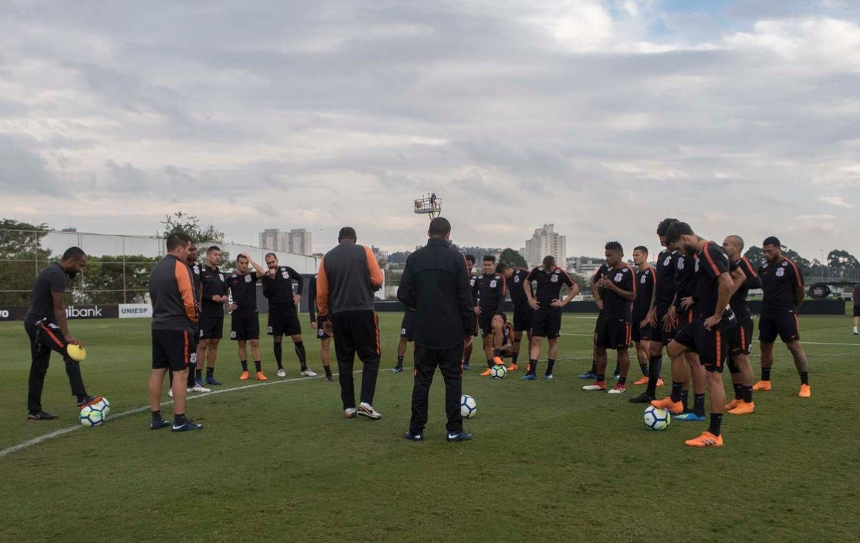 Andrés Sanchéz nega desmanche no Corinthians durante pausa para a Copa