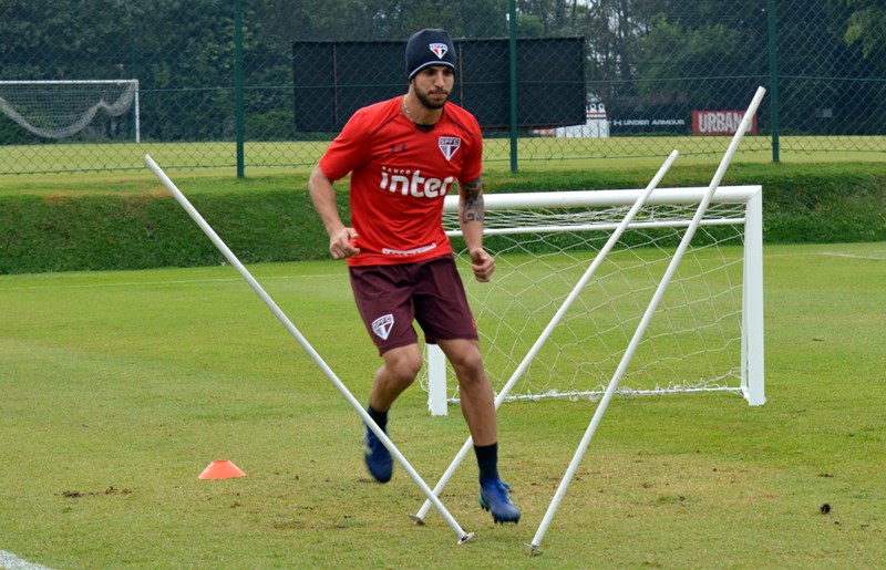 Hudson treina em dia de folga do São Paulo e avança em recuperação de lesão
