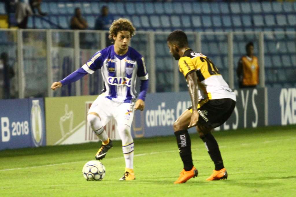 O lateral-direito Guga desfalca o Avaí contra o Coritiba (Foto: Jamira Furlani/Avaí)